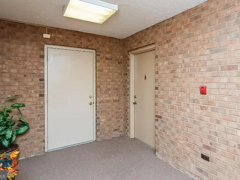 1002 Magnolia Woods Ct #C — Photo 2