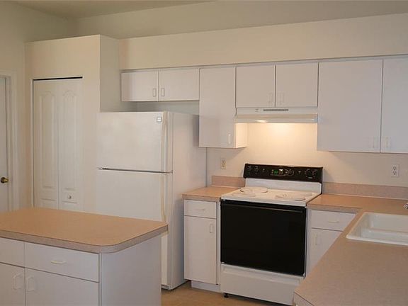 3rd image of 2228 N Creek Ct