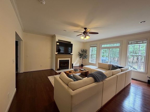 3rd image of 10 Grayson Pl