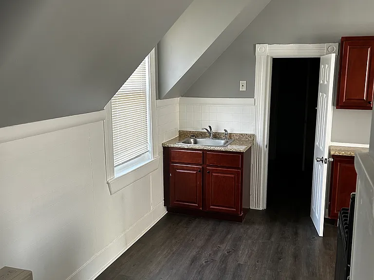 20 College Rd #4 — Photo 16