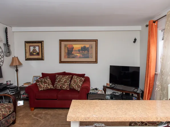 995 Warwick Street image 13 of 16