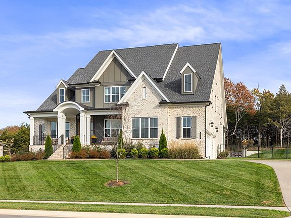 4th image of 1016 Sinatra Dr