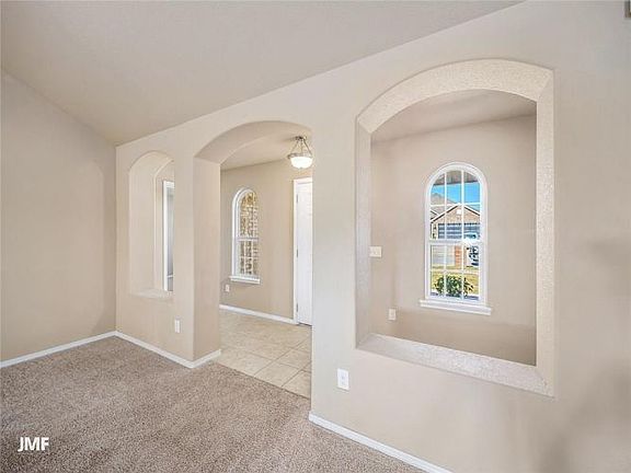4th image of 303 Driftwood St