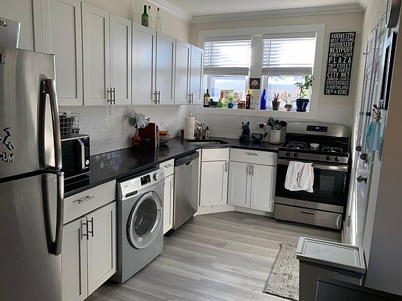 4th image of 3815 N Greenview Ave #68g2wn1k0