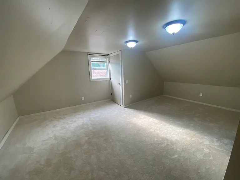 2471 N Fratney St — Photo 9