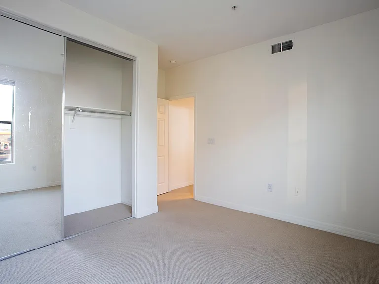 615 E Portland St — Photo 13
