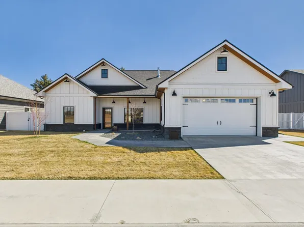 839 N Clark St, Powell, WY 82435