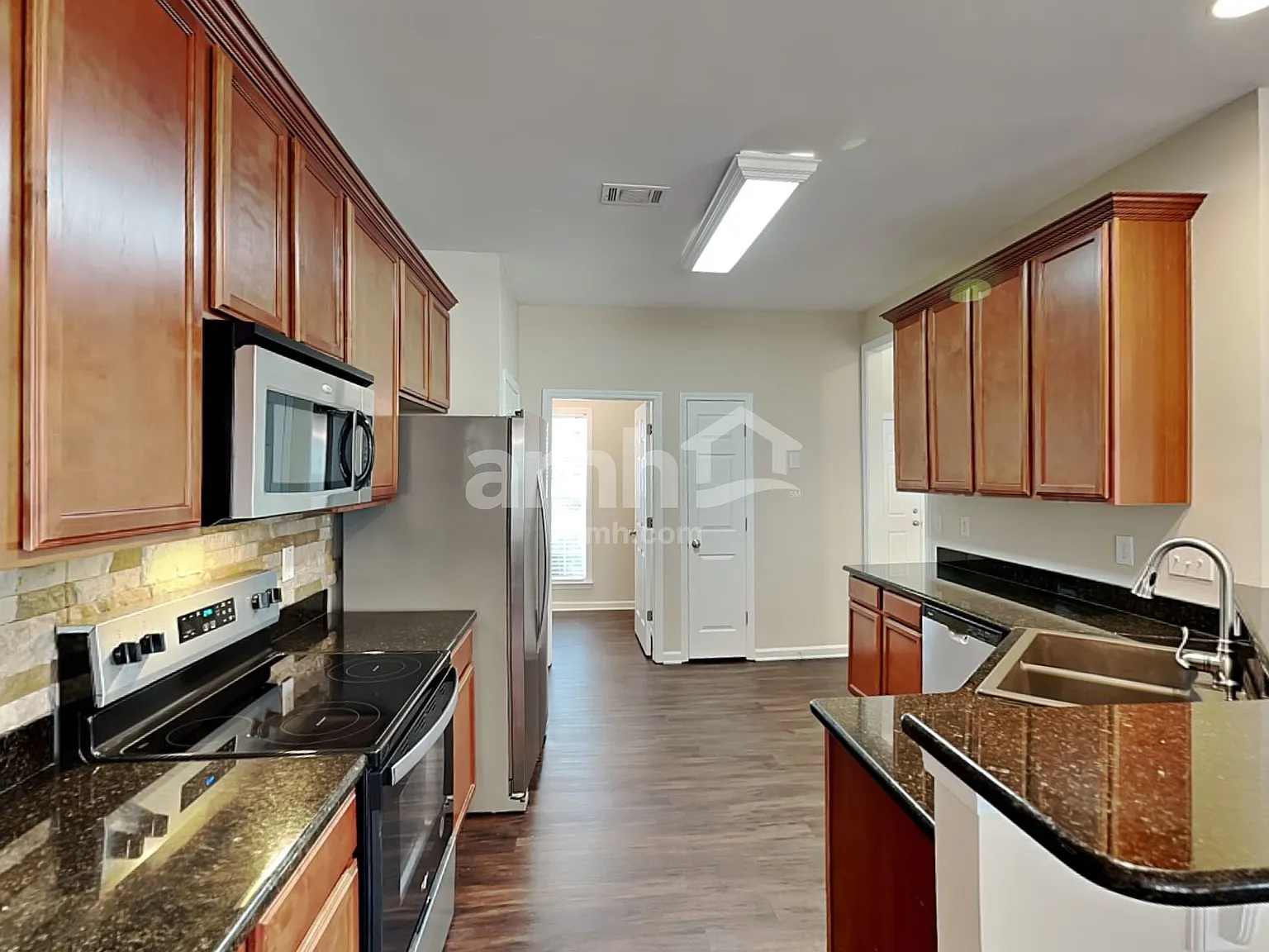 4 bed, 2.5 bath, 2516 sqft, $2,560 — Photo 4