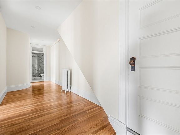 5th image of 18 Loring Ave Unit 2