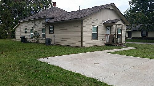 1st image of 202 W 11th St