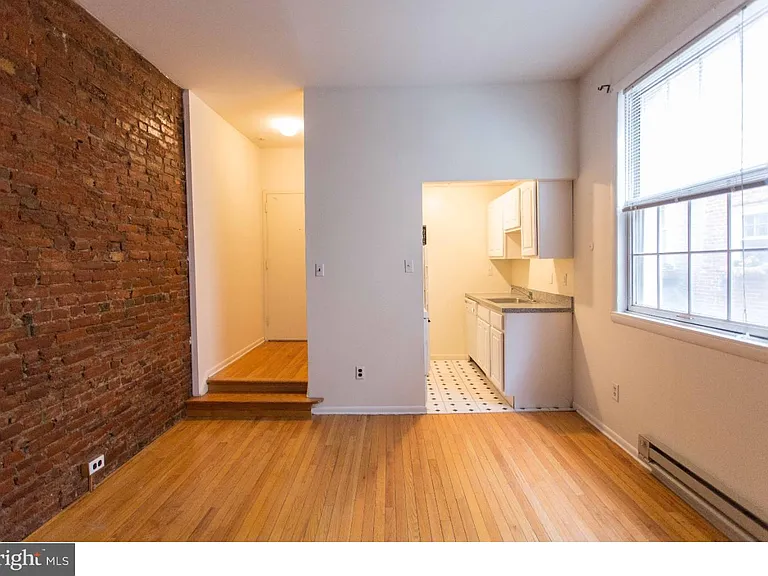 727 Spruce St #2R — Photo 2