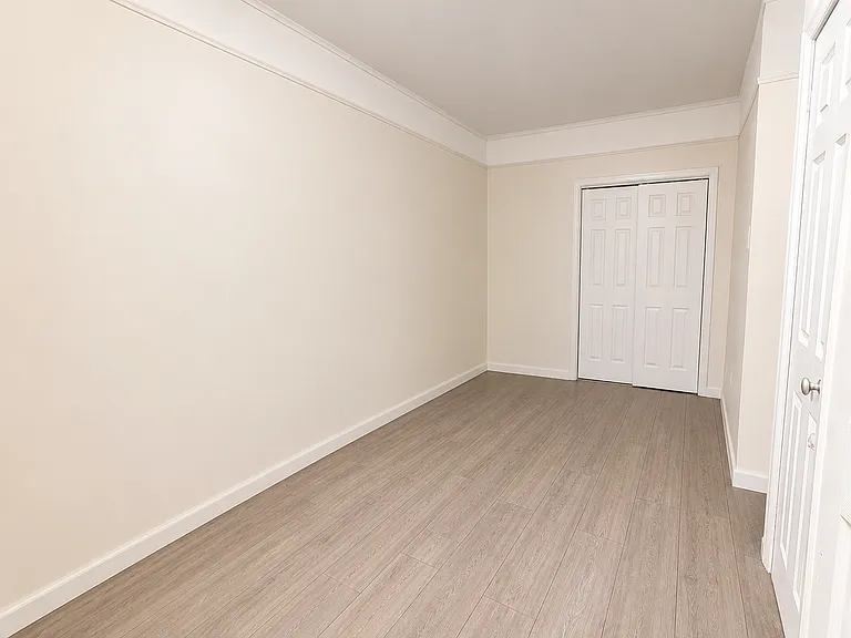 60-91 Putnam Ave #2D — Photo 3