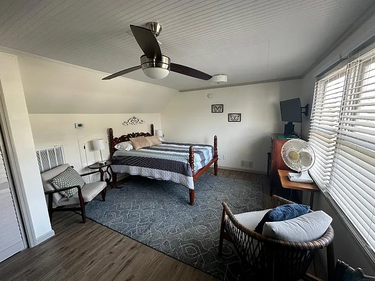 207 E Bobby Gerald Pkwy #B — Photo 6