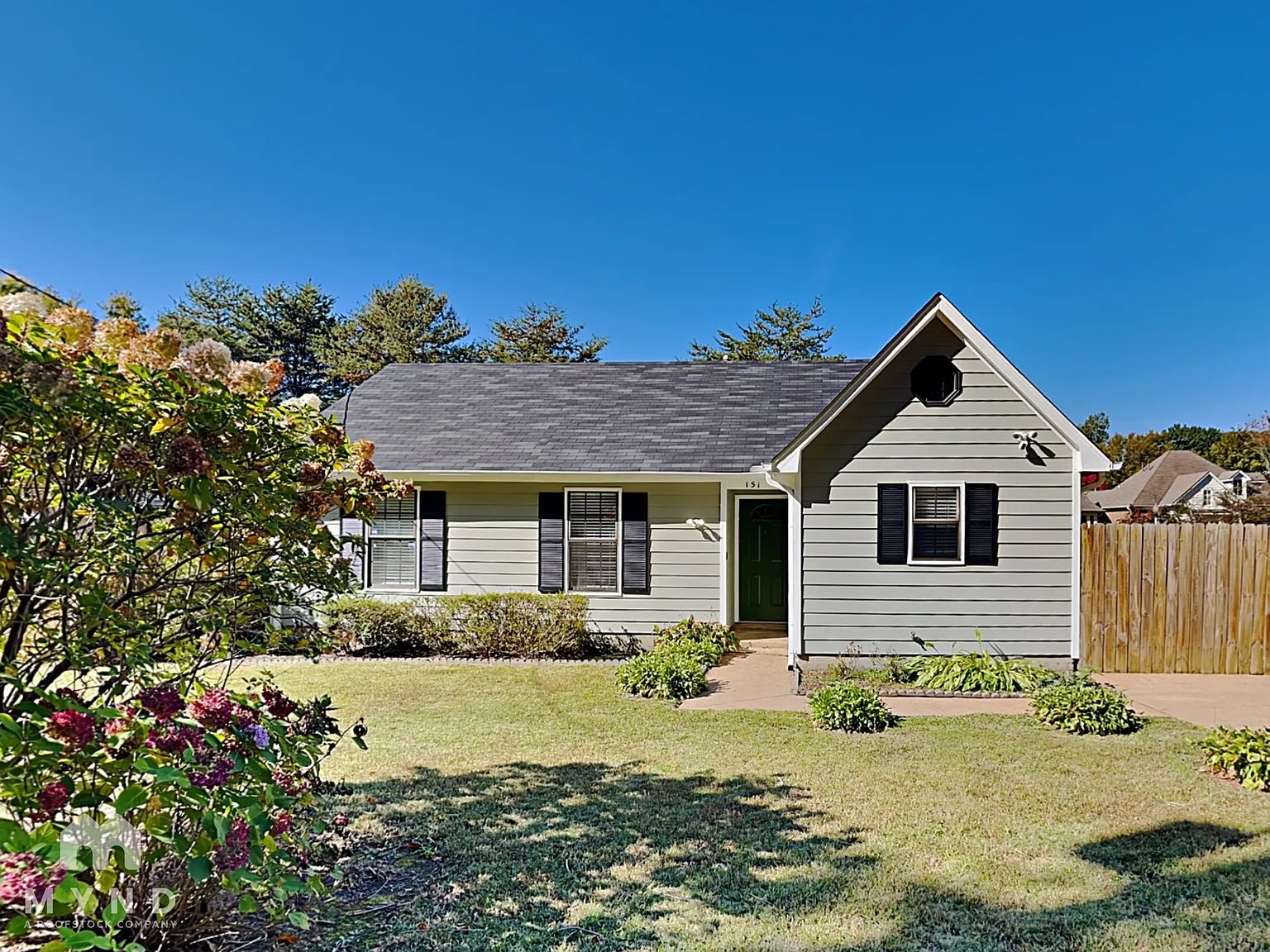 3 bed, 2.0 bath, 1000 sqft, $1,799 — Photo 1