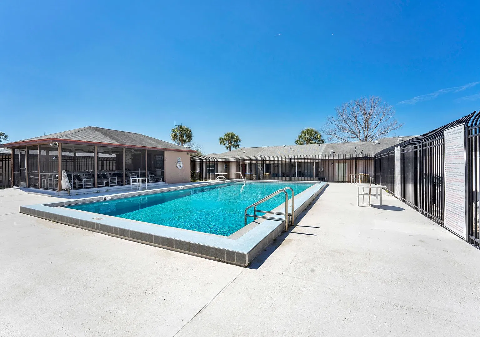 3 BR / 2 BA in Las Brisas Villas — Photo 2