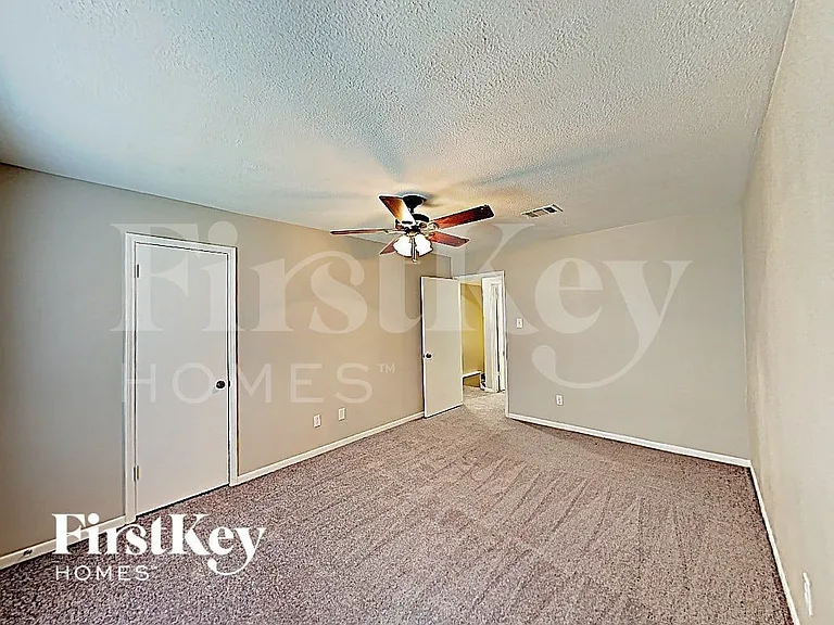 2511 Riverlawn Dr — Photo 10