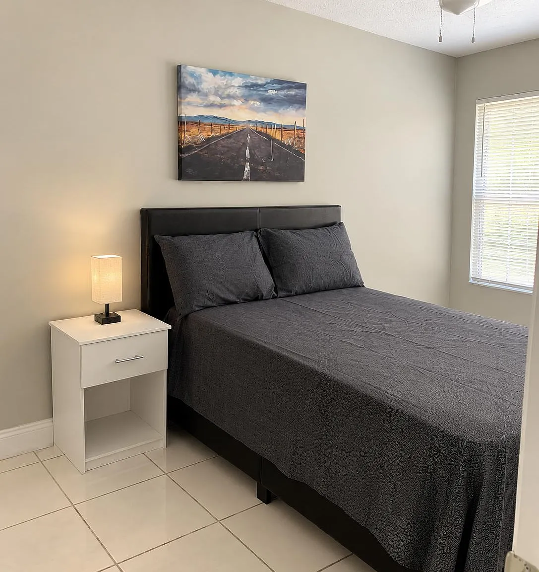 4 bed, 3.0 bath, 1304 sqft, $1,048 — Photo 1