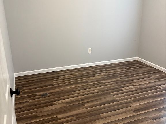 5th image of 16922 Dahlgren Ave