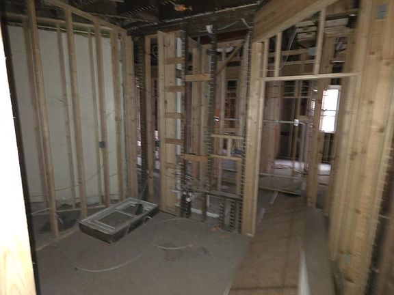 3rd image of 840 Lexington Ave