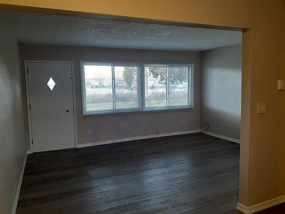 5th image of 506 9th Ave W