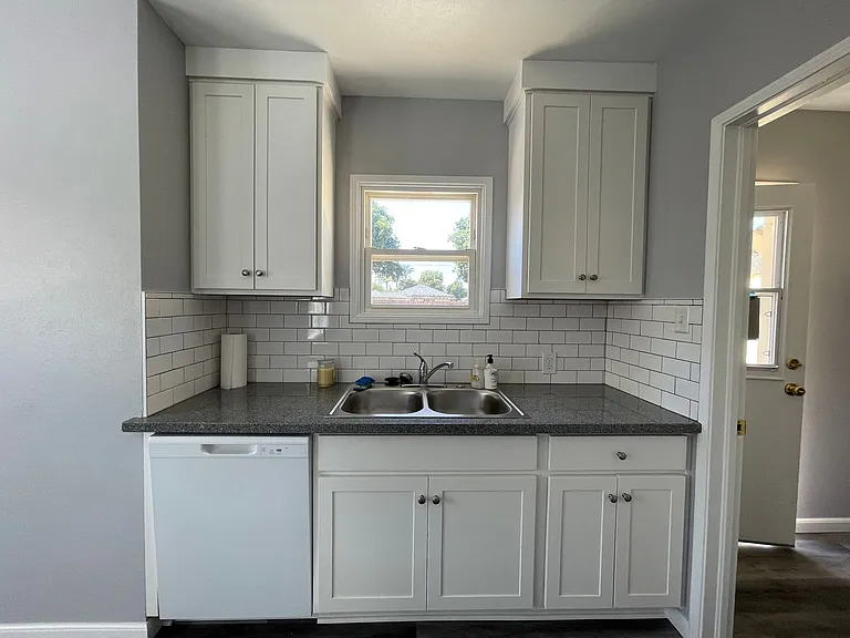 317 S D St — Photo 5
