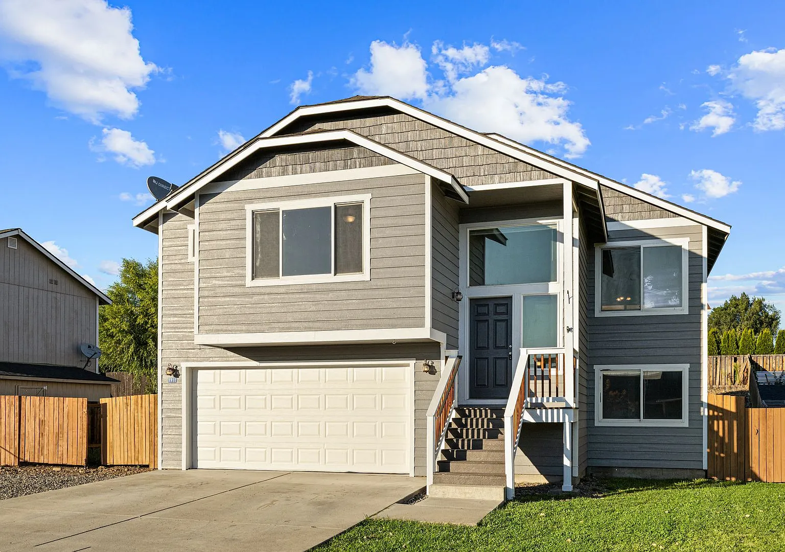 Large 5 Bedroom Home For Rent! — Photo 4