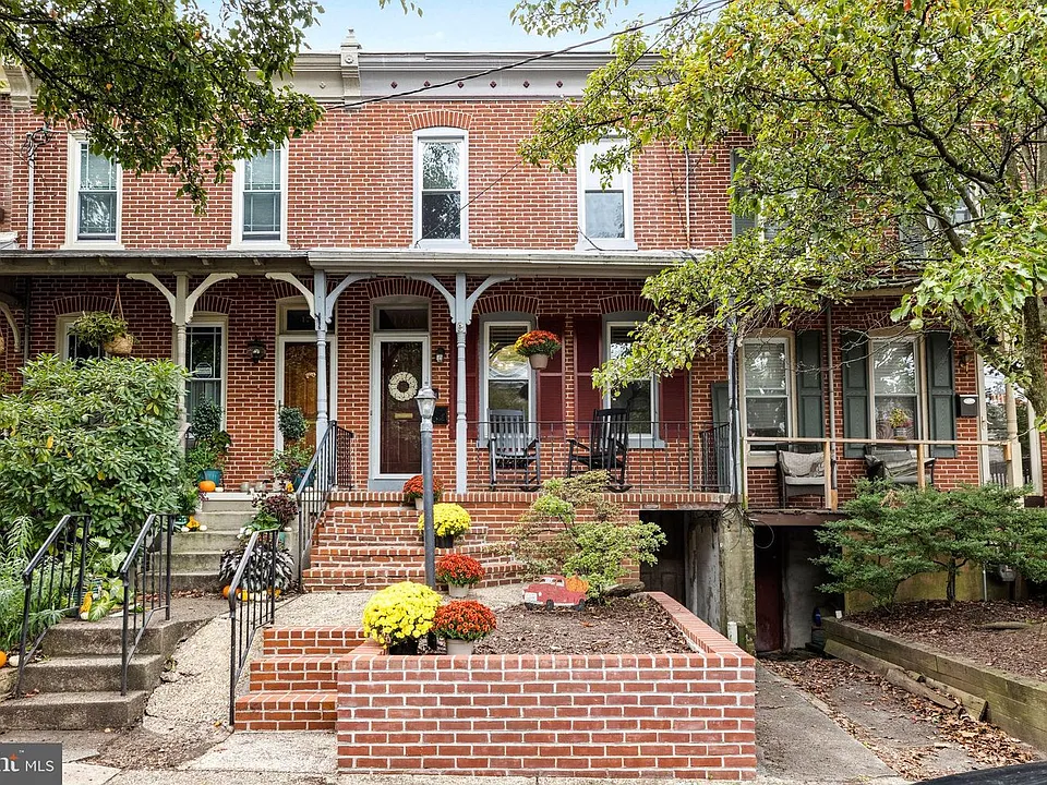 1718 W 13th St
