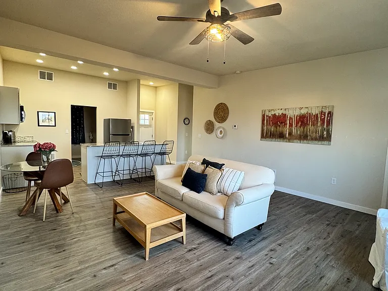 751 E Laporte Dr — Photo 4