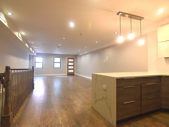 2nd image of 272 Kosciuszko St #1