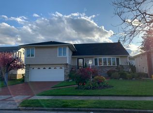 663 Barnard Ave, Woodmere, NY 11598