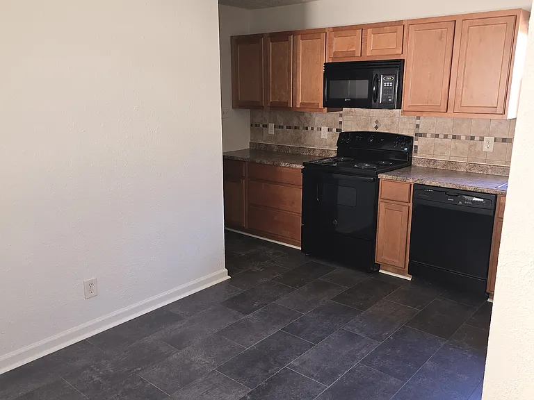 1715 Partridge Dr — Photo 4