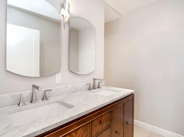 310 East 46th Street image 10 of 13