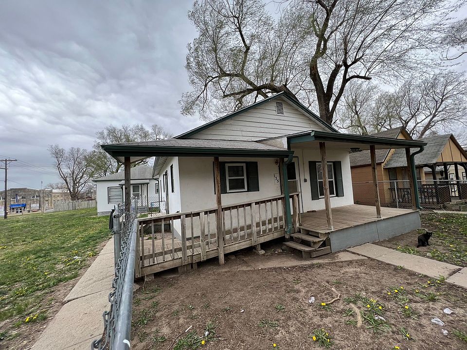 1st image of 135 E 11th St #135