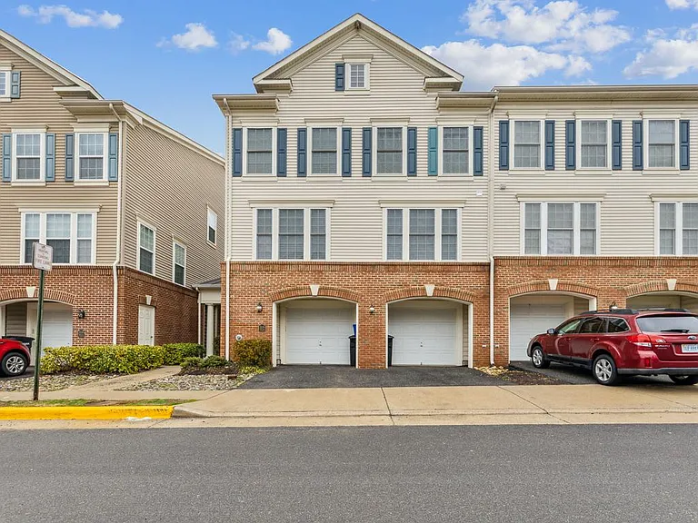 3526 Huntley Manor Ln — Photo 1