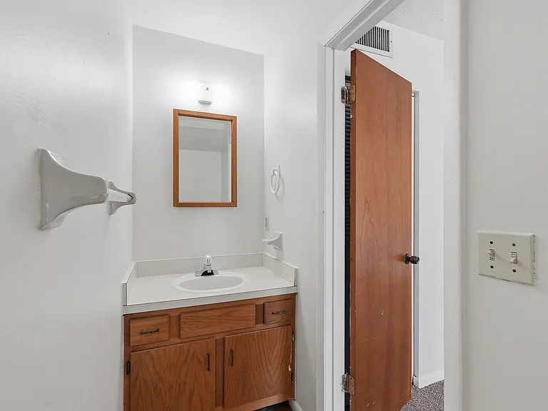 2300 SW 43rd St #C3 — Photo 11