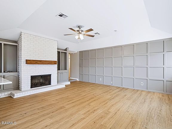 4th image of 111 Bonvillian St