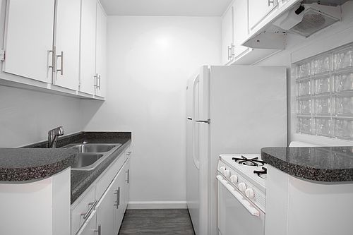 3rd image of 12706 Venice Blvd APT 17