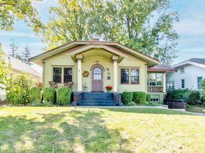 2005 E Taylor St, Bloomington, IL, 61701