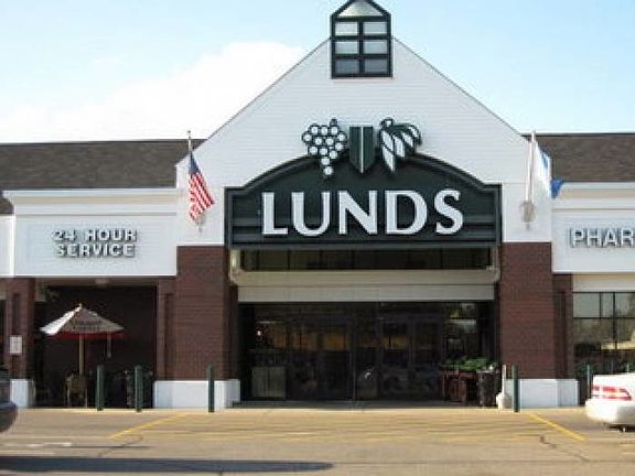 Lots of close shopping &