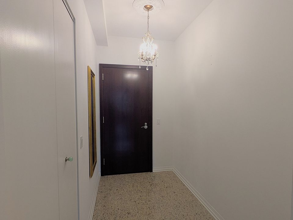 GRANITE FOYER