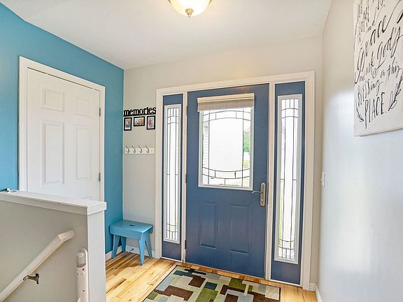 2nd image of 1015 Sunrise Ln NW