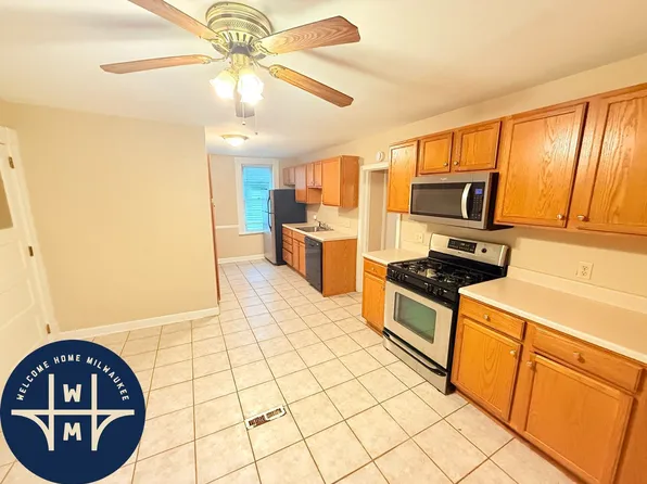 1720 N Astor St, Milwaukee, WI 53202