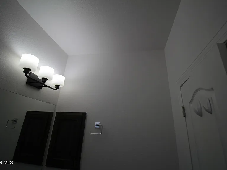 620 Adrian Arellano St W — Photo 50