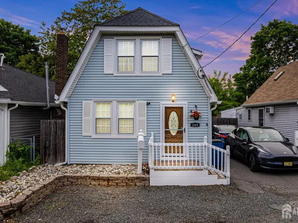 249 Garfield Ave, Laurence Harbor, NJ 08879