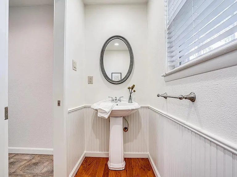 5730 Forest Ln — Photo 16