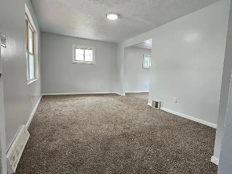 10422 Dove Ave — Photo 4