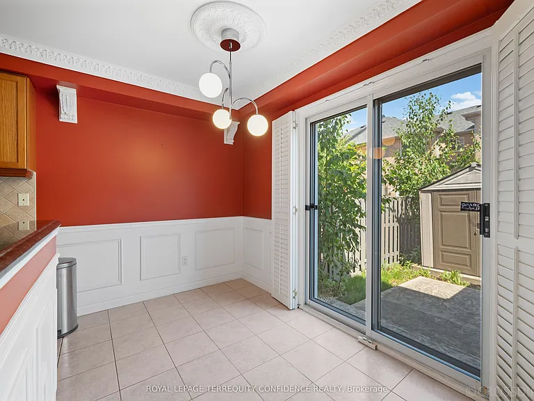 131 Laurelhurst Cres — Photo 11