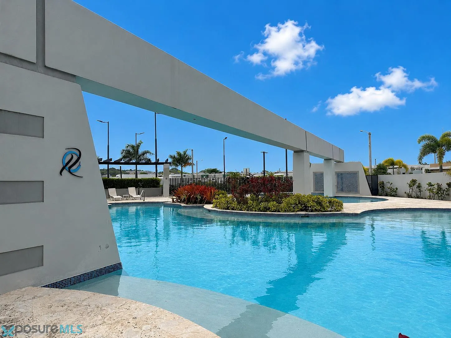 4 bed, 4.5 bath, 2420 sqft, $5,800 — Photo 3