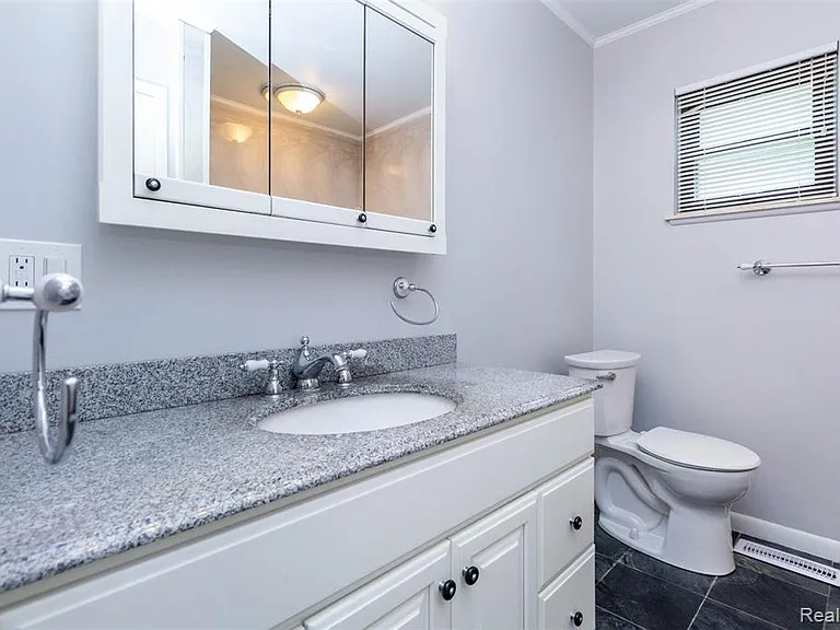 7580 Thornwood St — Photo 18