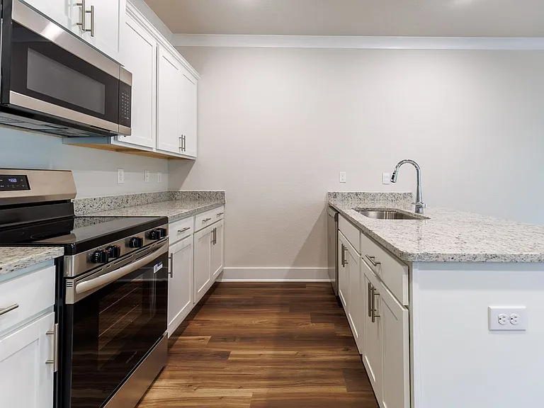 286 Hudson Loop — Photo 4